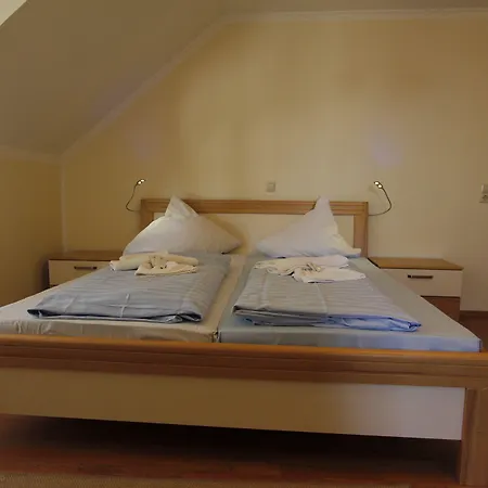 فندق Adria Stuben 3*