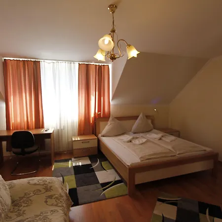 فندق Adria Stuben