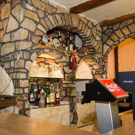 Adria Stuben فندق